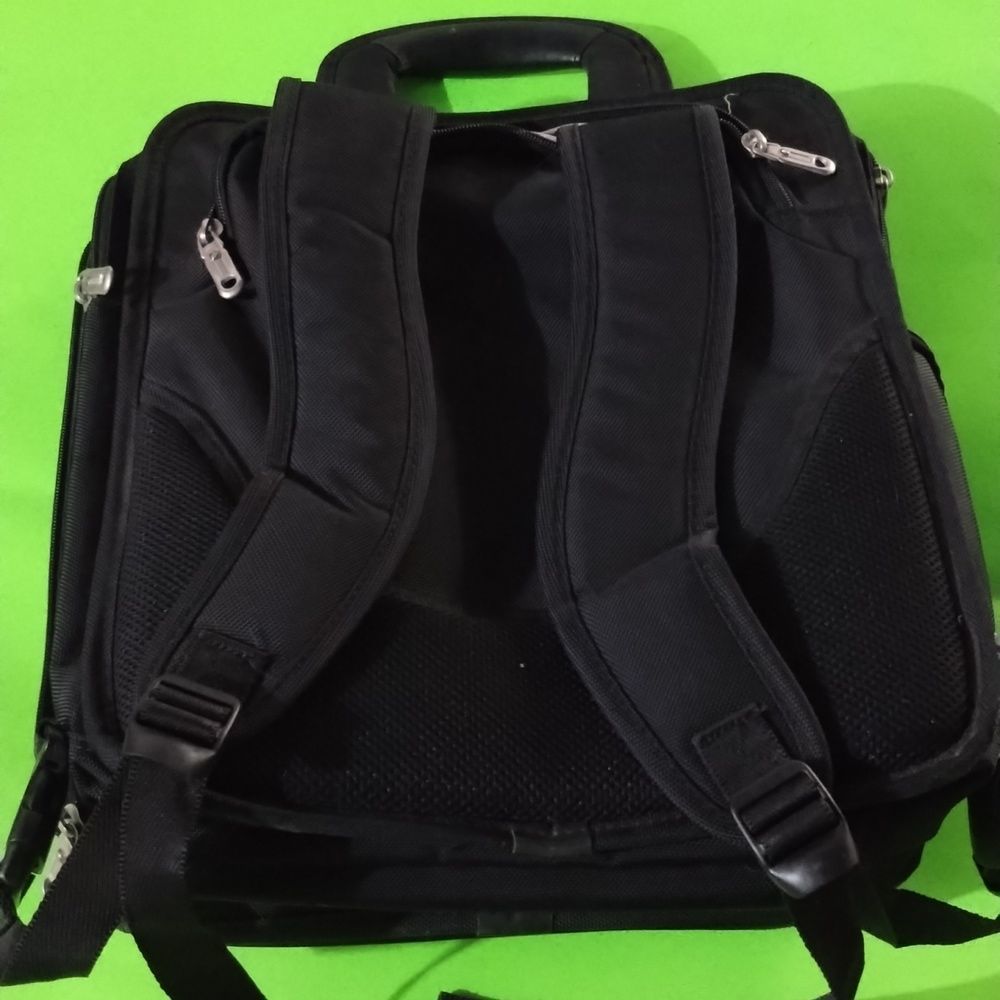 Swiss tech computer backpack. - Picture 2 of 5